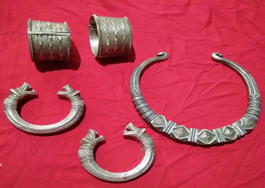 मेलों एवं उत्सव में पहने जाने वाले परम्परागत हाटी गहने